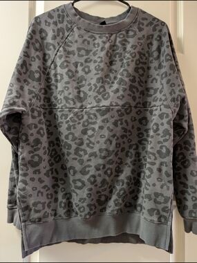 Gray Leopard-Print Crewneck Sweatshirt - Women's
